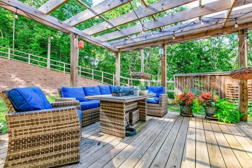 Gorgeous residence in prime Sugar Hill location. Nestled on a - photo 21