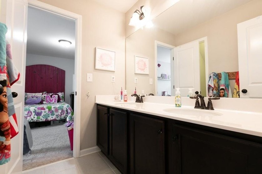 Gorgeous residence in prime Sugar Hill location. Nestled on a - photo 24