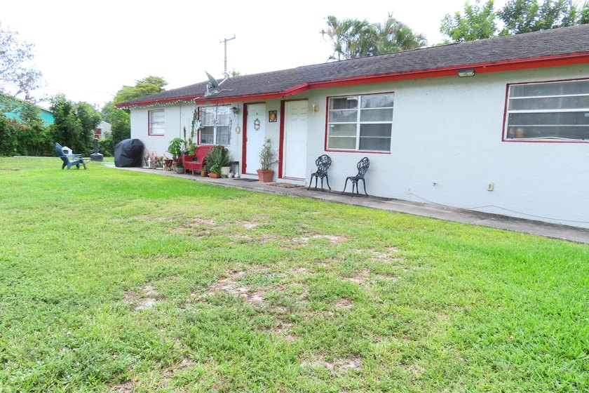 Wonderful opportunity to purchase this Duplex. Great for - photo 3