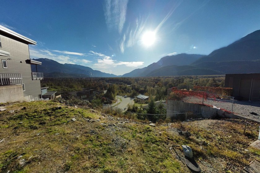 Welcome to Skyridge! One of Squamish's most sought-after - photo 14
