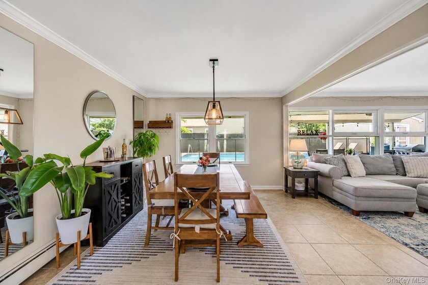 Welcome to this charming and spacious 4-bedroom, 2-bathroom - photo 10