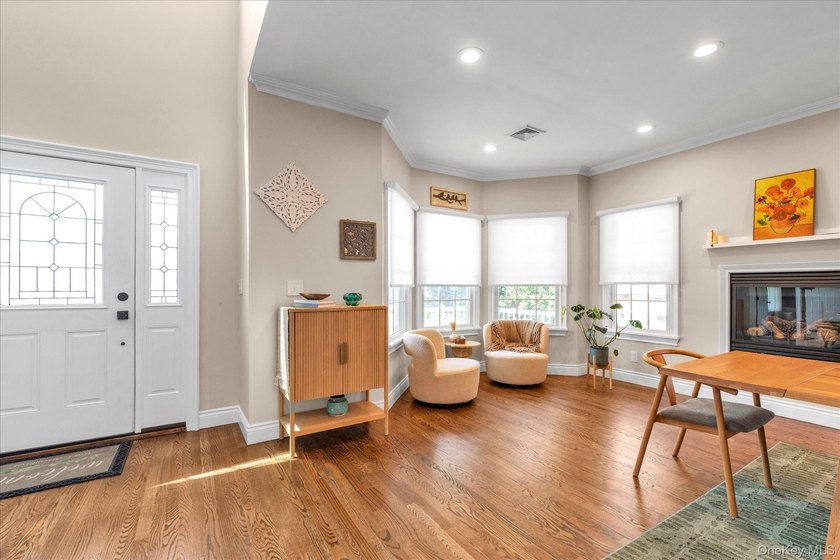 Welcome to this beautiful beachside Colonial located in the - photo 4