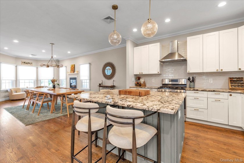 Welcome to this beautiful beachside Colonial located in the - photo 8