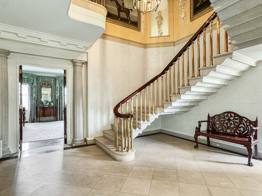 One of Chicago's finest cooperative residences, this - photo 5
