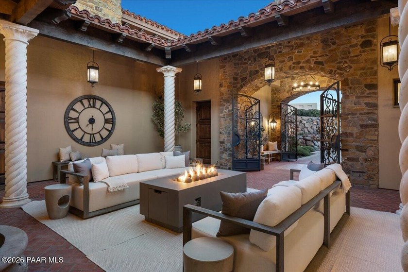 Welcome to ''Casa Di Buona Fortuna'' Architecturally Refined - photo 11