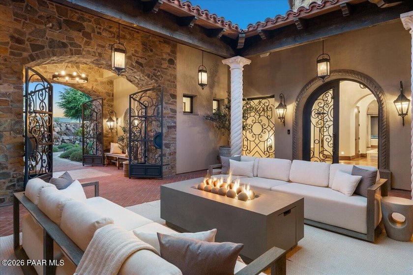 Welcome to ''Casa Di Buona Fortuna'' Architecturally Refined - photo 13