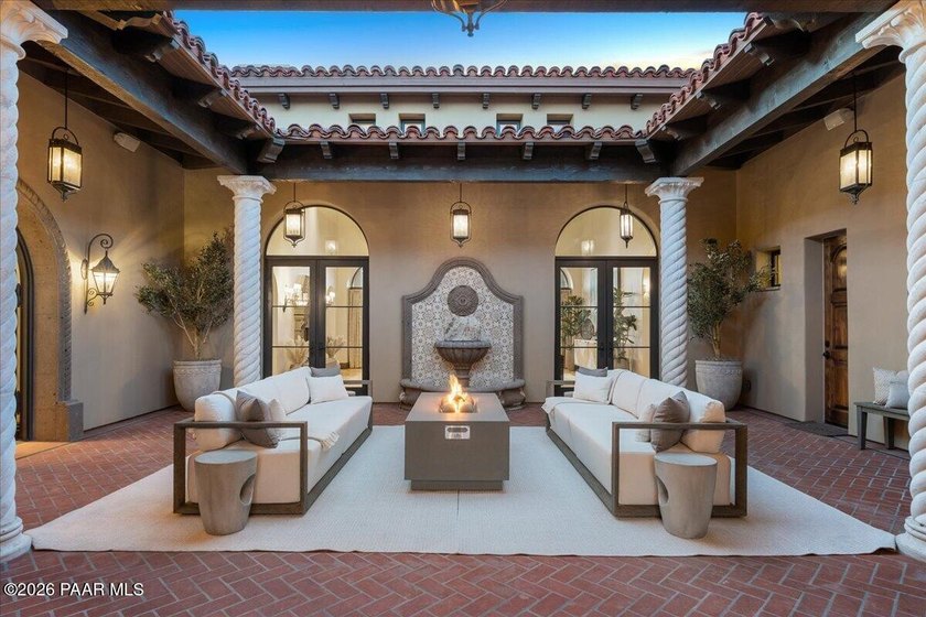 Welcome to ''Casa Di Buona Fortuna'' Architecturally Refined - photo 14