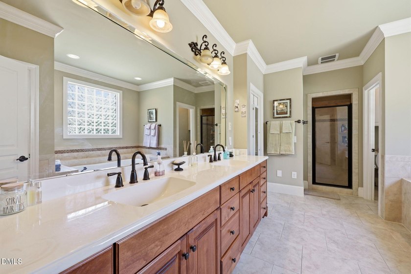 Excellent Convenient Location, Quality &amp; Beautiful, All Brick - photo 21