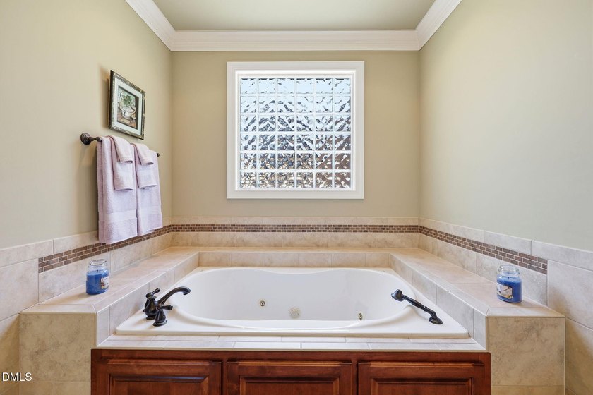 Excellent Convenient Location, Quality &amp; Beautiful, All Brick - photo 22