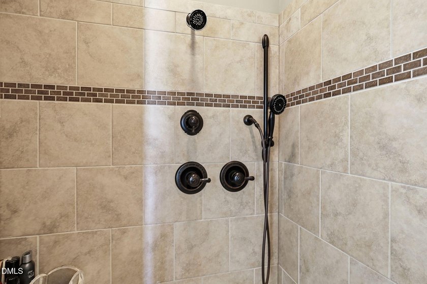 Excellent Convenient Location, Quality &amp; Beautiful, All Brick - photo 23