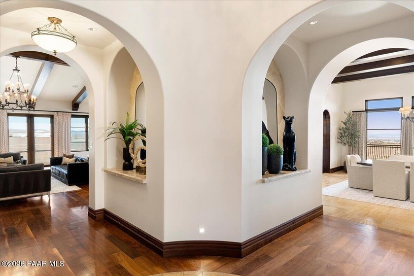 Welcome to ''Casa Di Buona Fortuna'' Architecturally Refined - photo 26
