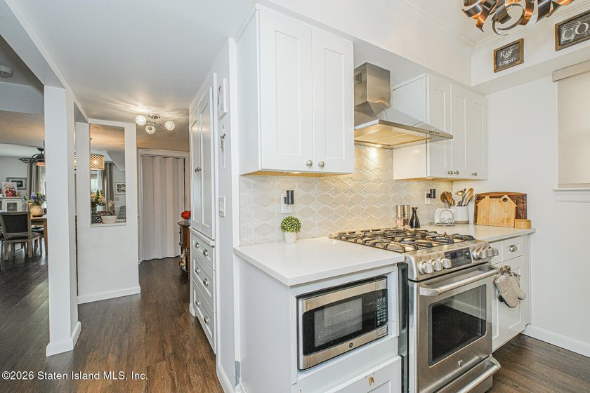 ***93 Mimosa Lane***Welcome to this absolutely stunning home - photo 27
