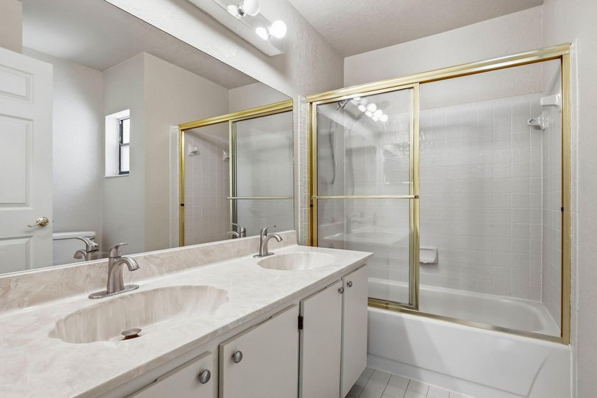 Welcome to this exceptional single-story waterfront residence - photo 28