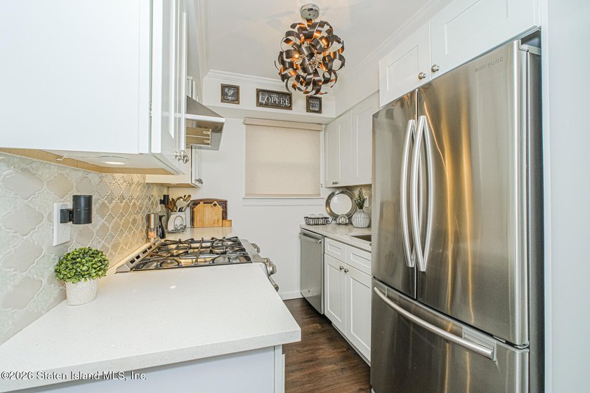 ***93 Mimosa Lane***Welcome to this absolutely stunning home - photo 28