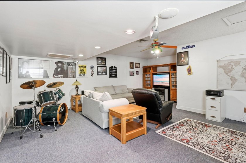Welcome to this exceptional single-story waterfront residence - photo 32