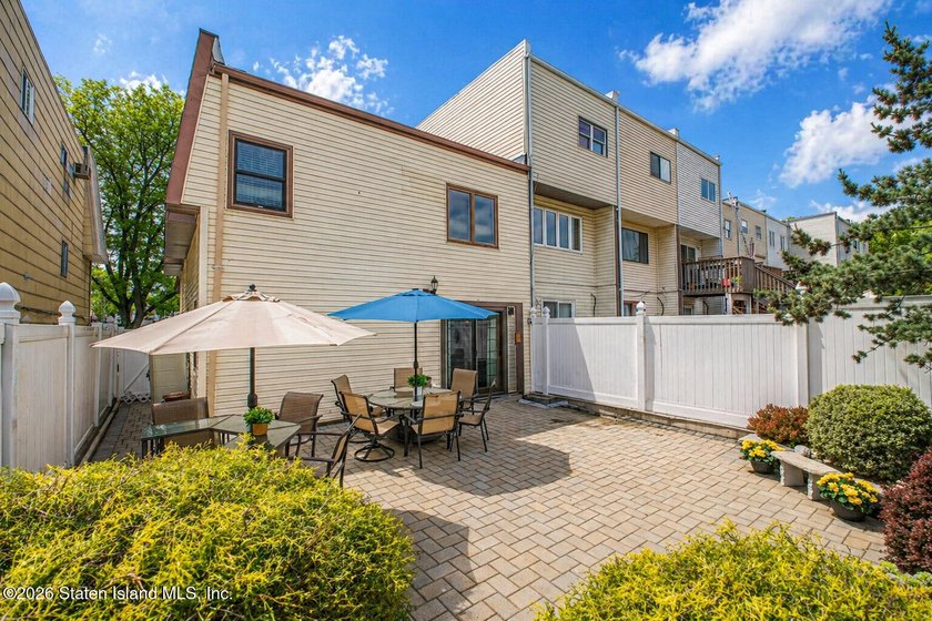 ***93 Mimosa Lane***Welcome to this absolutely stunning home - photo 32