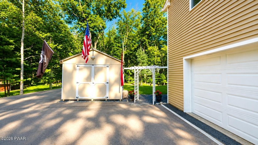 IMMACULATE, PRIDE IN OWNERSHIP, LIKE-NEW, ONE-LEVEL-LIVING 4 BR - photo 35
