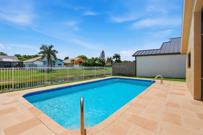 Welcome to this exceptional single-story waterfront residence - photo 35