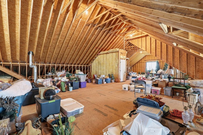 Excellent Convenient Location, Quality &amp; Beautiful, All Brick - photo 36
