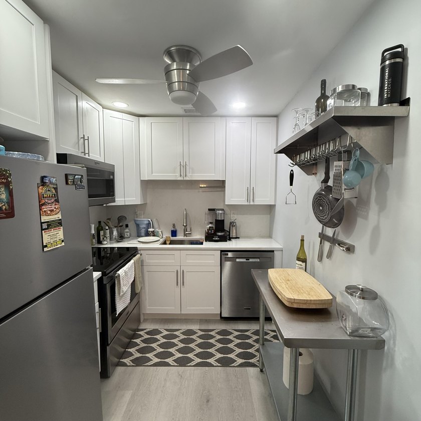 Come and see this beautiful remodeled 2 bedroom, 1 bath condo - photo 8