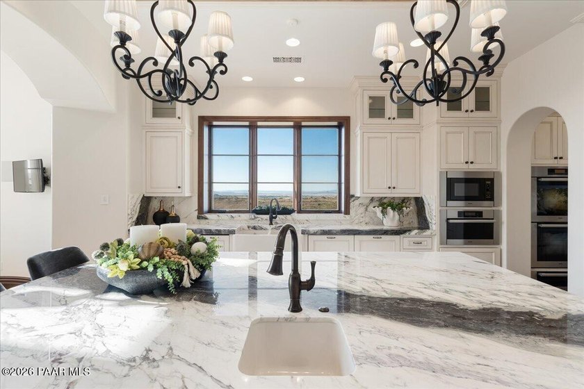 Welcome to ''Casa Di Buona Fortuna'' Architecturally Refined - photo 40