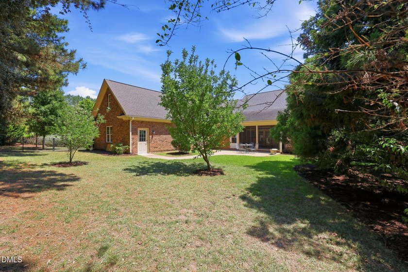 Excellent Convenient Location, Quality &amp; Beautiful, All Brick - photo 43