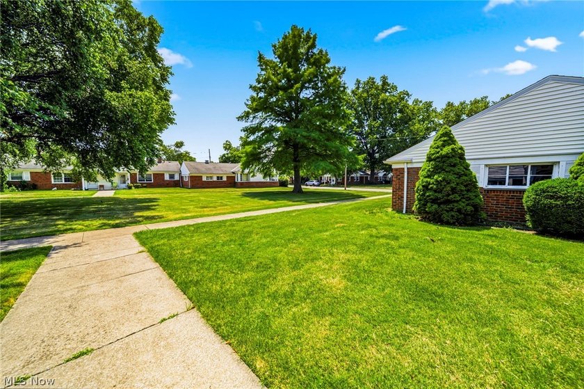 Just move in! This home is ready for you! Features a renovated - photo 5