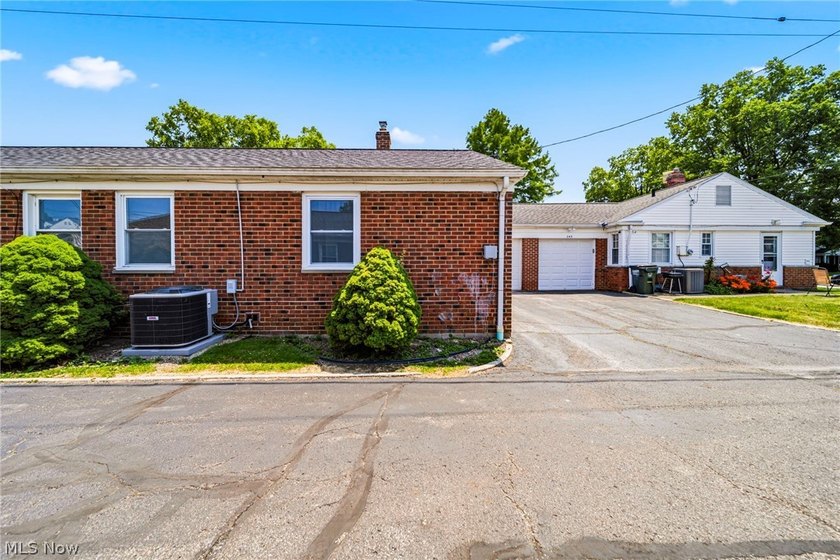 Just move in! This home is ready for you! Features a renovated - photo 7