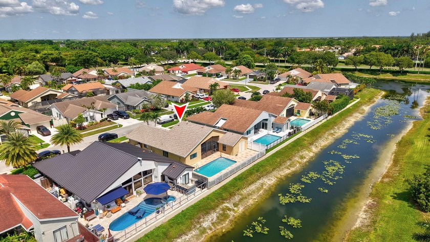 Welcome to this exceptional single-story waterfront residence - photo 48
