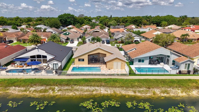 Welcome to this exceptional single-story waterfront residence - photo 49