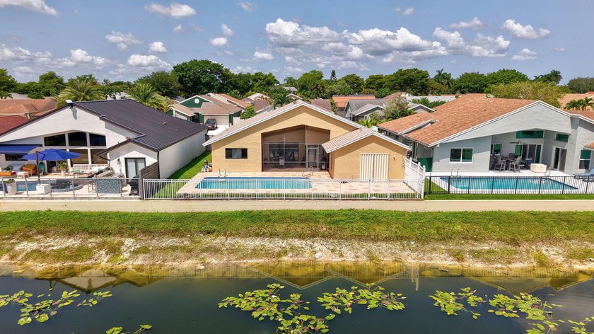 Welcome to this exceptional single-story waterfront residence - photo 50