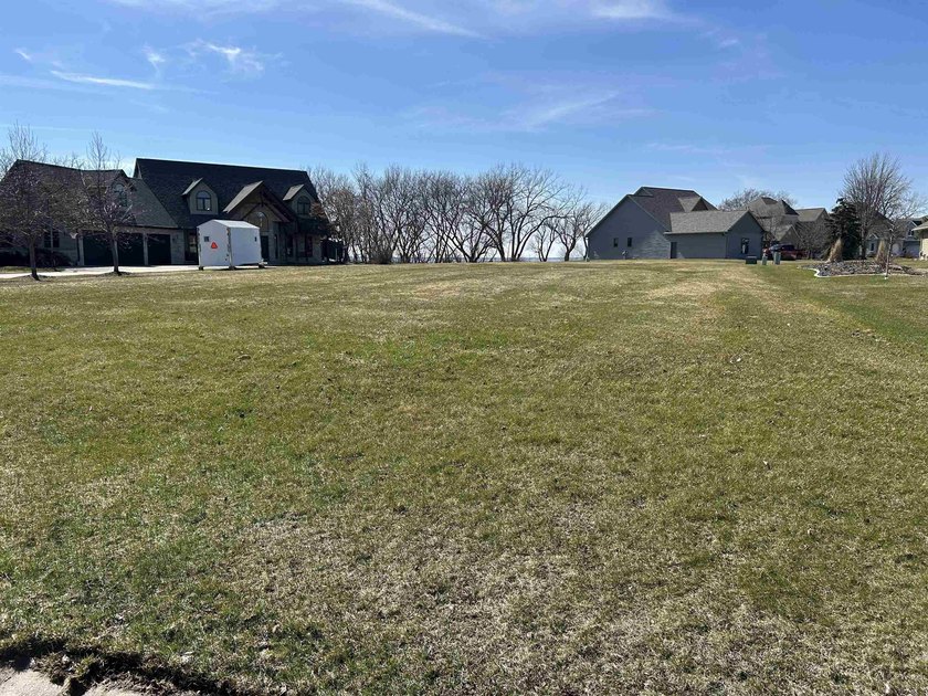 Sensational, .96 acre lake lot in Sherwood with over 100 feet on - photo 8