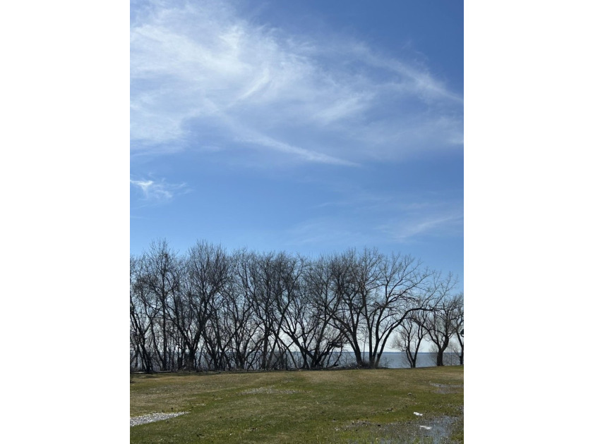 Sensational, .96 acre lake lot in Sherwood with over 100 feet on - photo 9