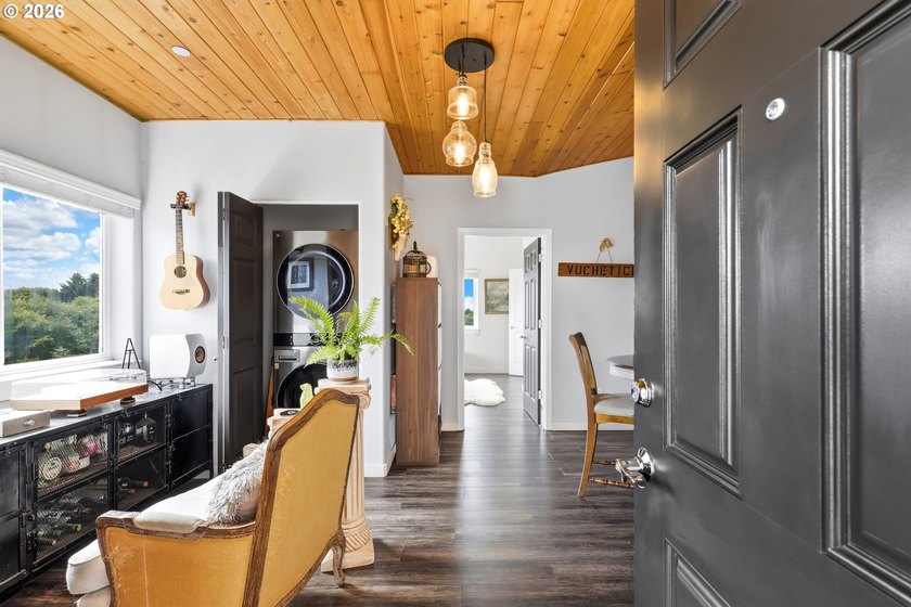 Don't miss this rare chance to own a remarkable penthouse - photo 5