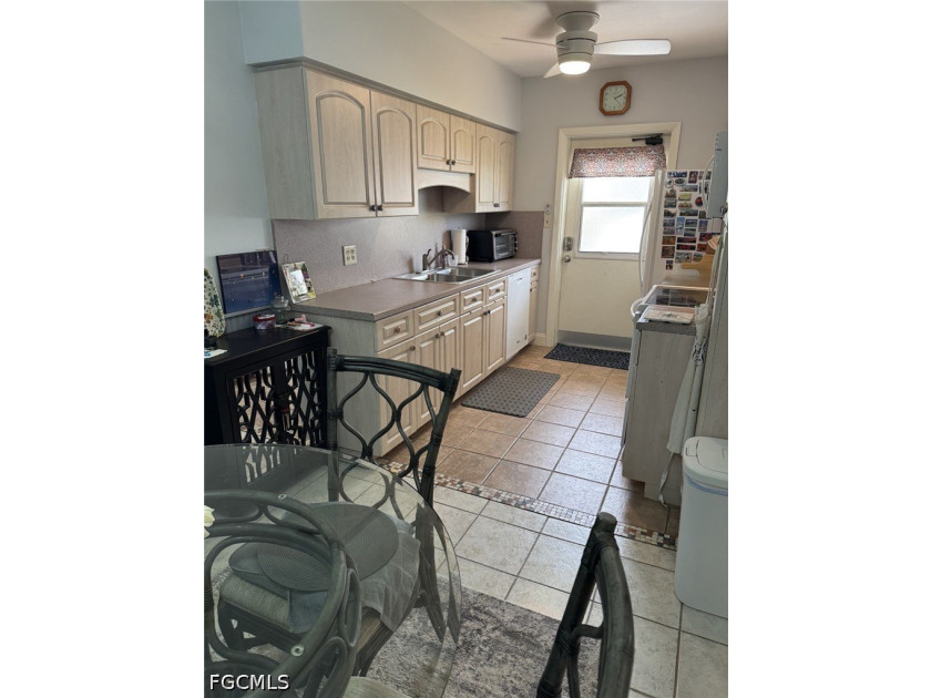 This is a wonderful 2 bedroom plus sunroom/den, 2 bath with - photo 6