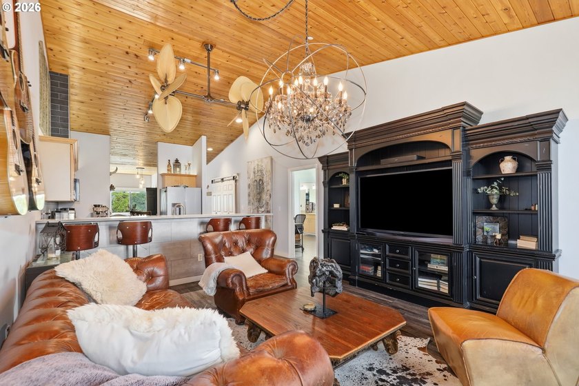 Don't miss this rare chance to own a remarkable penthouse - photo 7