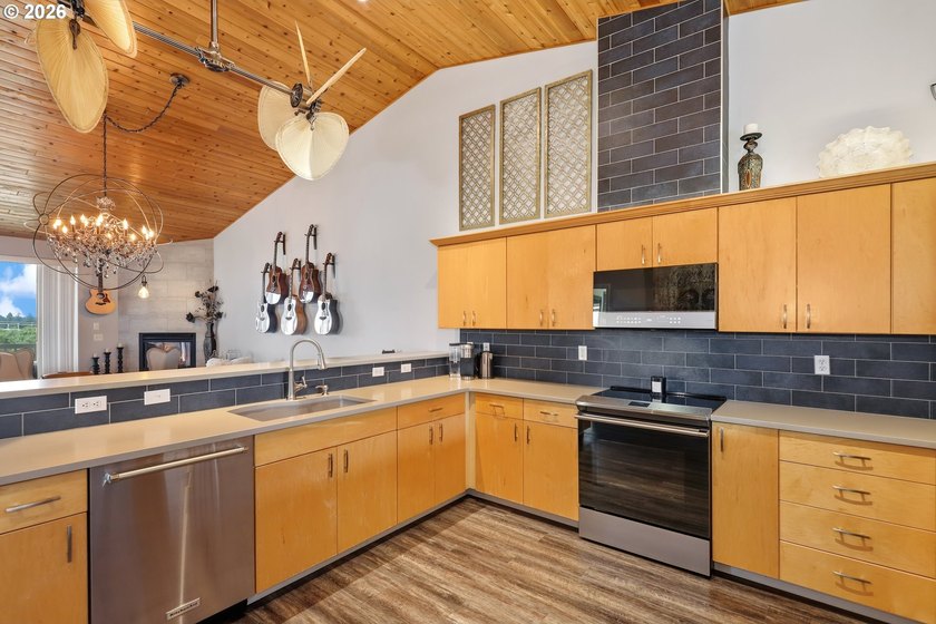 Don't miss this rare chance to own a remarkable penthouse - photo 10