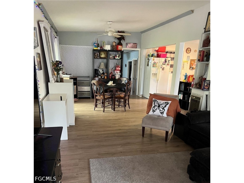 Seller very MOTIVATED! ALL OFFERS CONSIDERED!! This Charming - photo 2