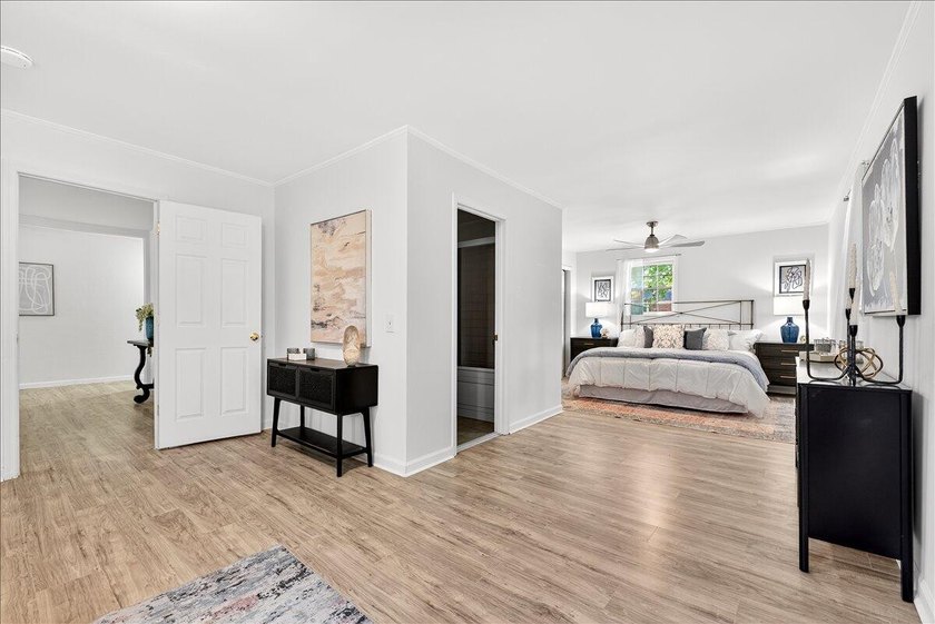 Beautifully updated 3-bedroom, 2-bath ranch offering over 2,000 - photo 33