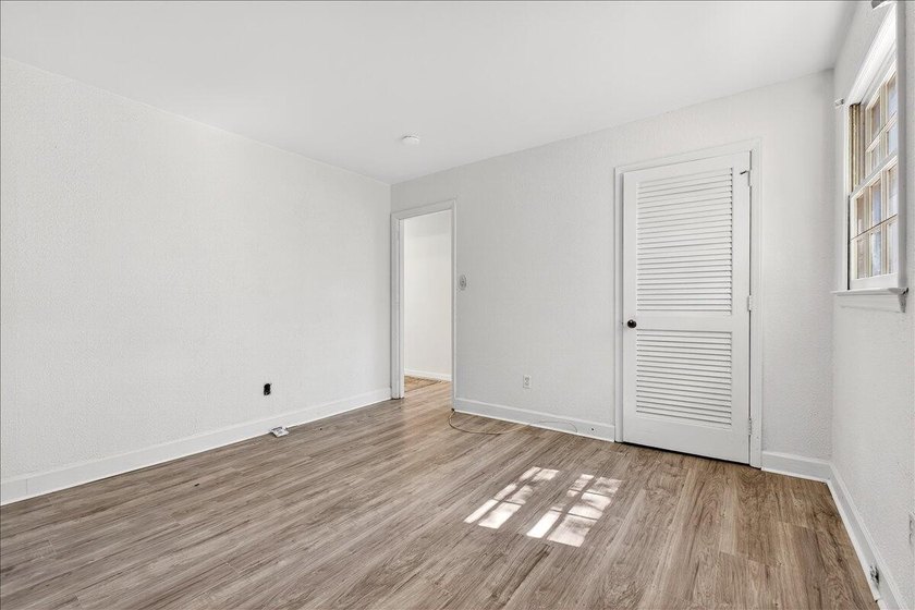 Beautifully updated 3-bedroom, 2-bath ranch offering over 2,000 - photo 44