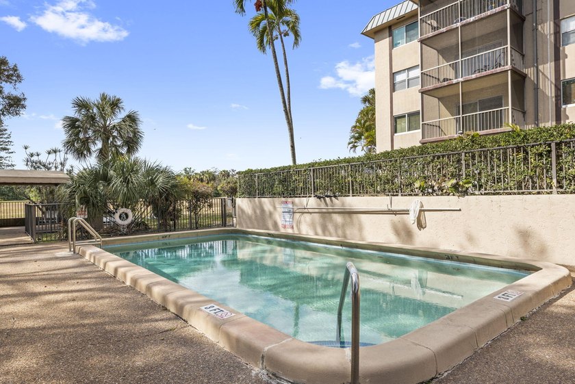Welcome to this beautifully renovated 2-bedroom, 2-bathroom - photo 15