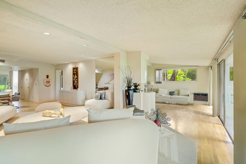 Beautifully maintained 3-bedroom townhouse in a sought-after 55+ - photo 4