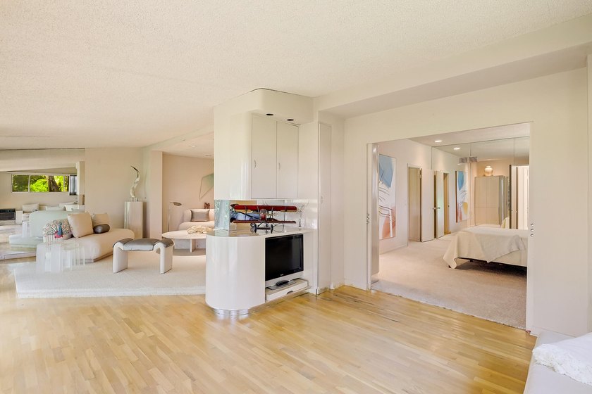 Beautifully maintained 3-bedroom townhouse in a sought-after 55+ - photo 7