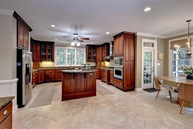 Beautifully situated at the end of a cul-de-sac in the desirable - photo 14