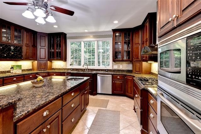 Beautifully situated at the end of a cul-de-sac in the desirable - photo 15