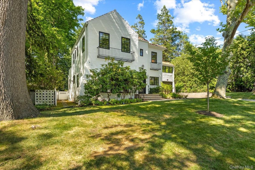 Welcome to this elegant, bright, and sun-drenched renovated - photo 2