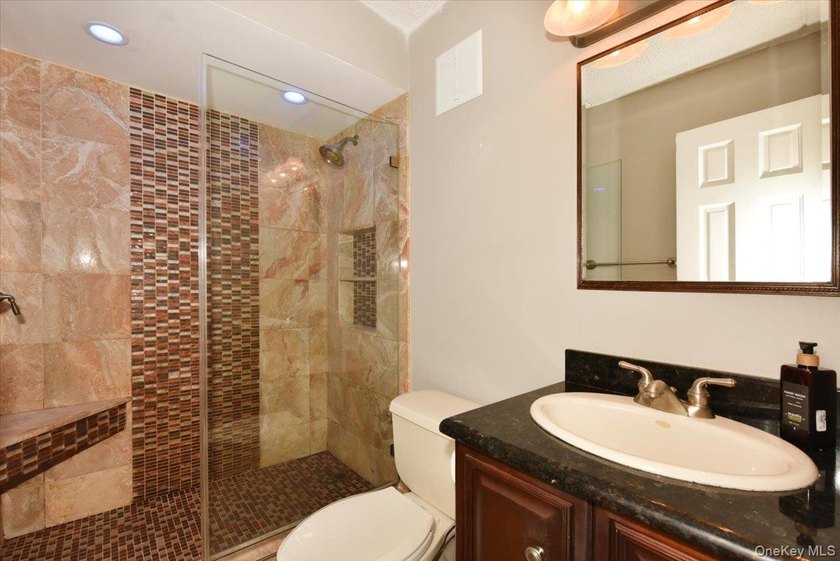 Welcome to waterfront living at its finest! This beautifully - photo 19
