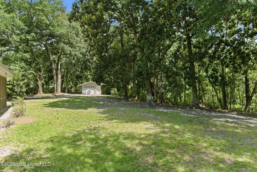 Nestled on approximately 1.5 acres at the end of a quiet - photo 31