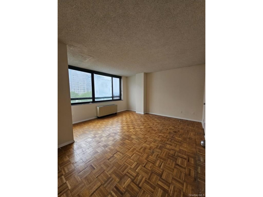 Luxury Living with Panoramic Views &amp; One included Parking - photo 3