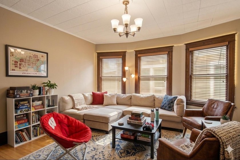 120~122 N Franklin St is a rare opportunity to own a - photo 3
